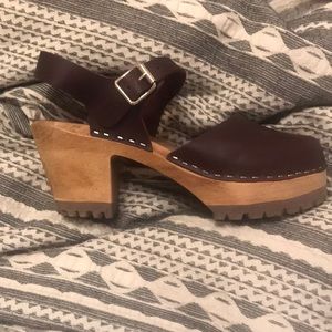 Mia wine colored Swedish clogs